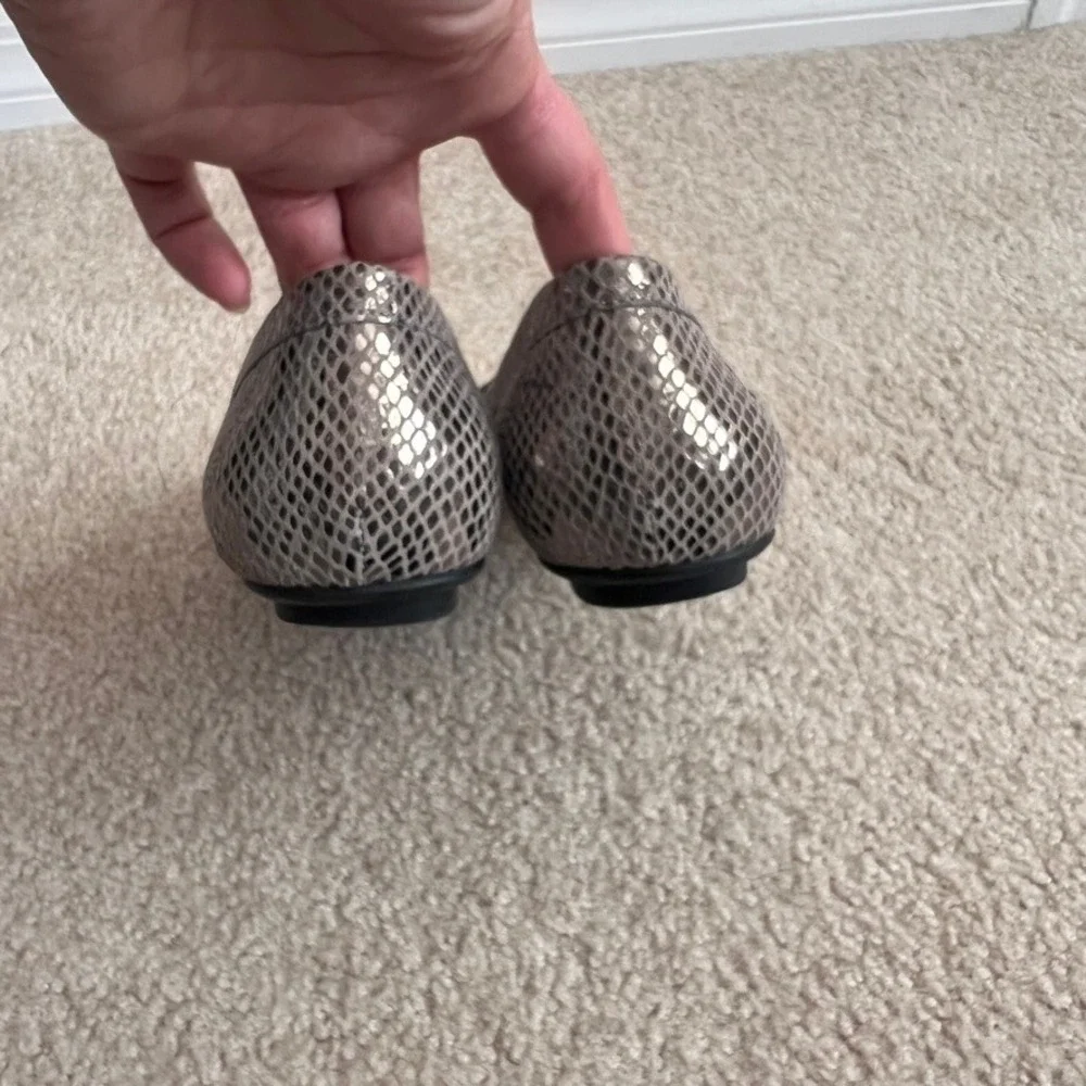 Vionic Metallic Snake Print Loafers Flats‎ Women Size 7.5 Slip On Comfort Shoes